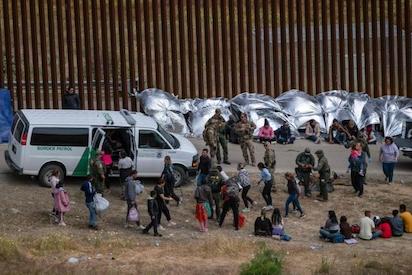 FRONTERA MEJICO-EEUU: COMIENZAN LAS DEVOLUCIONES: ¿LES SUENA?