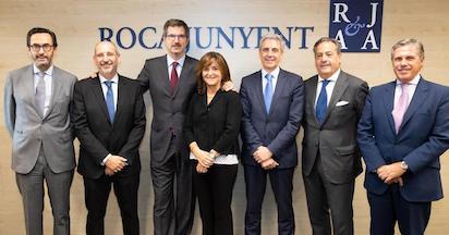 LA IGLESIA ESPAÑOLA SIGUE BUSCANDO ABOGADOS