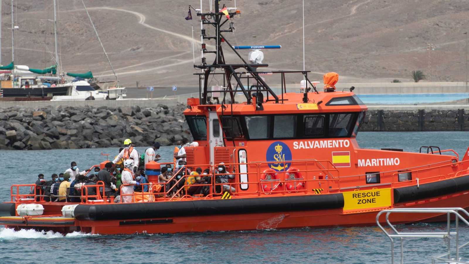 CERCA DE UN MILLAR DE MIGRANTES LLEGAN A CANARIAS EN CAYUCOS