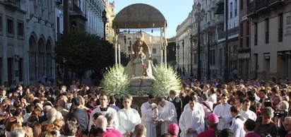 HOY LA VIRGEN DE AGOSTO, EN UN PAÍS NO CONFESIONAL