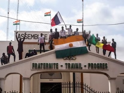NIGER SIGUE SACANDO PECHO ANTE FRANCIA