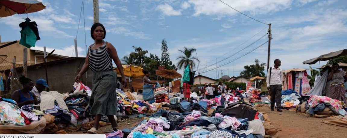 UGANDA: NO A LA ROPA USADA DE PAÍSES RICOS