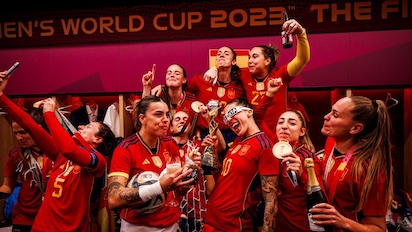 FUTBOLISTAS ESPAÑOLAS QUIEREN MÁS. ¿LO PERDERÁN TODO?