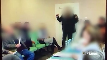 UCRANIA: UN CONCEJAL EXPLOTA TRES GRANADAS EN UN PLENO