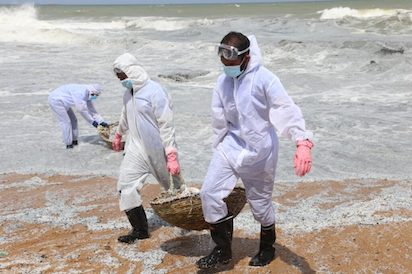 PELLET EN EL MAR GALLEGO: ALGUIEN MIENTE… O TODOS LO HACEN