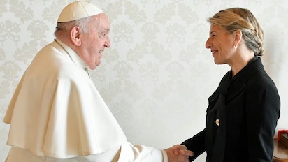 YOLANDA DIAZ, LA COMUNISTA “ENAMORADA” DEL PAPA FRANCISCO