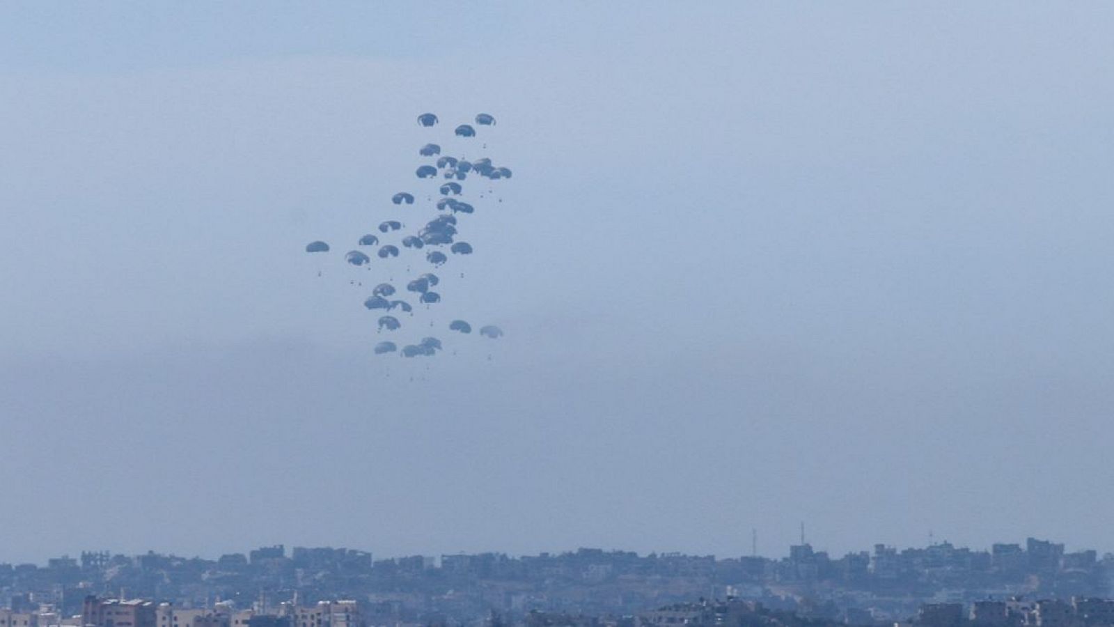 PIDEN AYUDA A GAZA POR TIERRA, NO POR AIRE NI POR MAR