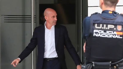 RUBIALES DETENIDO Y PUESTO EN LIBERTAD: AHORA POR “MORDIDAS”
