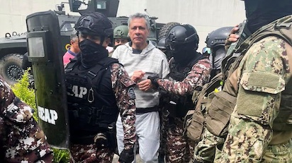 SEÑOR NOBOA ¿DESPUES DE INVADIR TERITORIO MEJICANO LES INVITA A COMER?