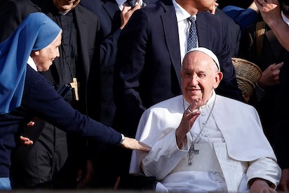 PAPA FRANCISCO ¡Y VAN DOS!: AHORA LAS MUJERES SON COTILLAS Y CHISMOSAS