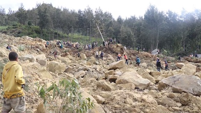 PAPUA: AVALANCHA MORTAL, LAS CONDICIONES DE LAS VIVIENDAS….