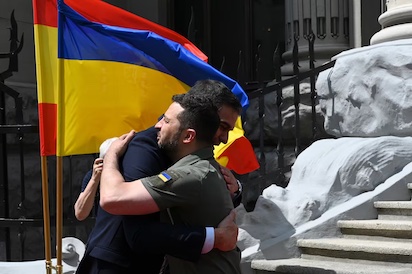 UCRANIA: ESPAÑA MILLONES EN ARMAS Y NADA EN DIPLOMACIA