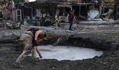 UCRANIA: SE PIERDEN 2000 MILLONES Y RUSIA SIGUE ATACANDO
