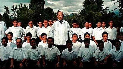 MACIEL, FUNDADOR DE LOS LEGIONARIOS DE CRISTO: 50 AÑOS DE PEDERASTIA TAPADOS Y CONSENTIDOS