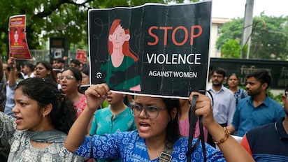 INDIA Y LA MUJER: VIOLACIÓN Y ASESINATO… Y PROTESTAS