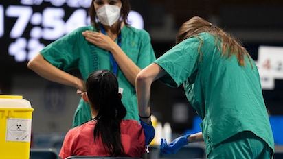 LAS VACUNAS SEGÚN LANCET SALVARON VIDAS: ¿TAMBIÉN 4 POR CADA 1?