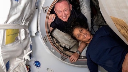 ISS: DEJAN COLGADOS A LOS ASTRONAUTAS