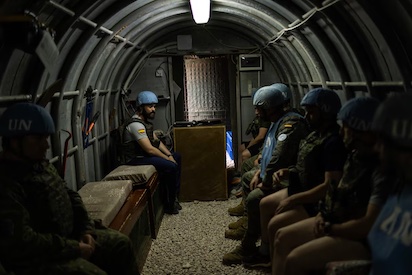 LOS SOLDADOS ESPAÑOLES EN EL LÍBANO, EN UN BUNKER