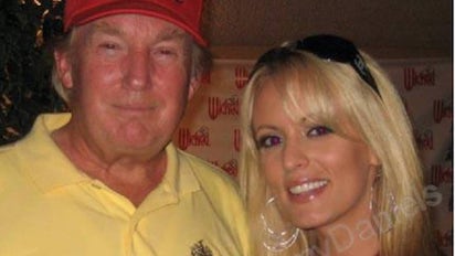 UN NUEVO TRIUNFO DE TRUMP: “CONGELAN” EL CASO “STORMY DANIELS”