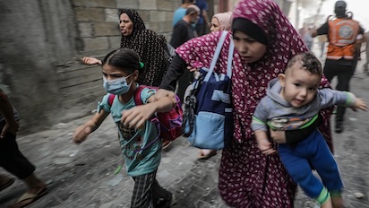 mujeres y niños