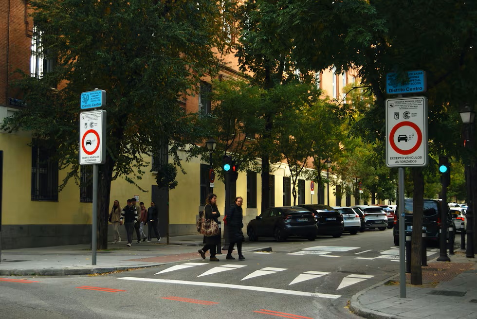 MADRID: VEHÍCULOS SIN ETIQUETA AMBIENTAL PODRÁN CIRCULAR EN 2025