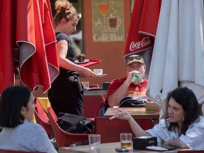 ESPAÑA: SIGUE CRECIENDO LA ECONOMIA