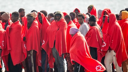 INMIGRANTES EN PATERA ¿CÓMO DEBEN VIVIR EN SUS PAISES?