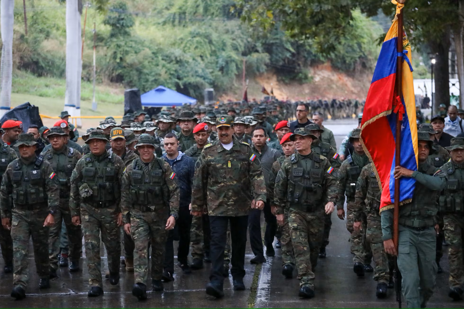 MADURO ESTÁ ARMANDO A MILICIAS POR TODO EL PAÍS