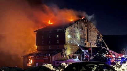 INCENDIO MORTAL EN LA NIEVE: TURQUÍA