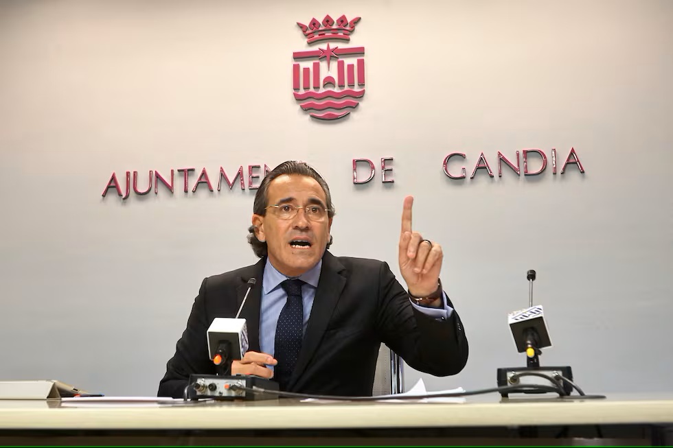 HALLADO MUERTO EN UNA CUNETA CON UN DISPARO EL EXALCALDE DE GANDÍA (VALENCIA)