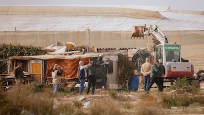 EXCAVADORAS CONTRA CHABOLAS EN NÍJAR: VERGÜENZA DE HUMANIDAD