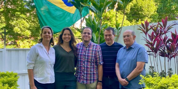 OPOSITORES VENEZOLANAS ASILADOS EN LA EMBAJADA ARGENTINA DE CARACAS COMO RECLUSOS