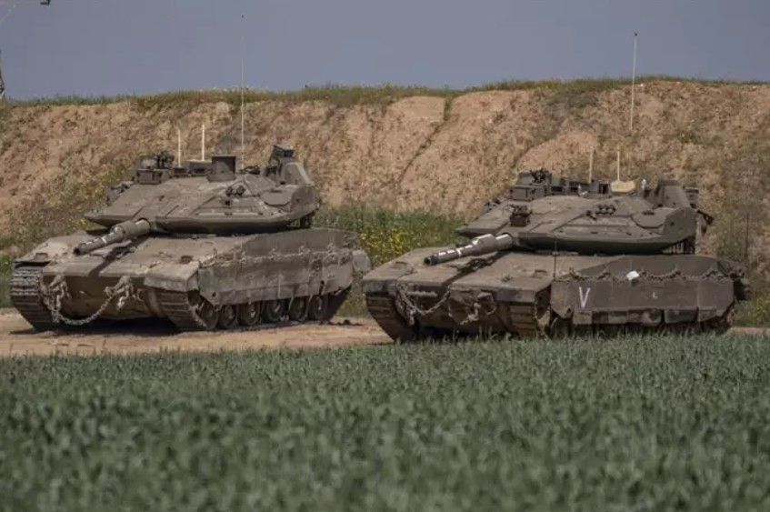 GAZA: ISRAEL PROSIGUE LA GUERRA DESOYENDO PROTESTAS INTERNAS, Y EEUU PRESIONA A IRÁN A TRAVÉS DE LOS HUTÍES
