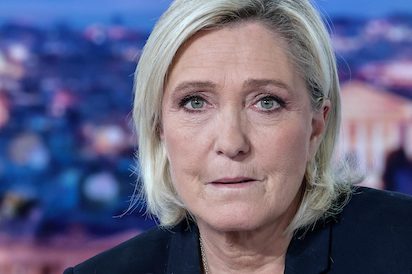 LE PEN FUERA DE COMBATE POR ROBAR, PERDON, MALVERSAR