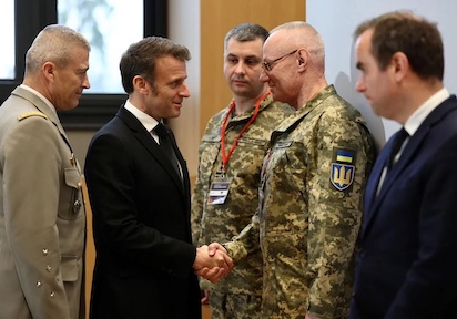 ¿MACRON SE REUNE CON LOS MILITARES PARA LA PAZ?