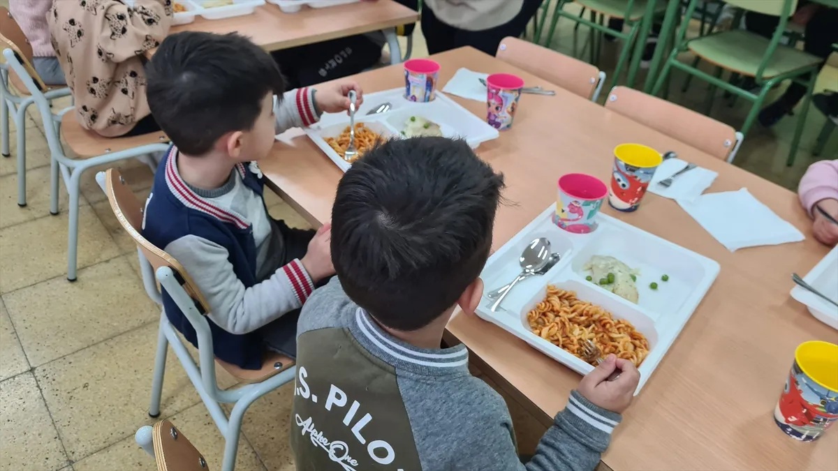 COMEDORES ESCOLARES CON MENOS CARNES ROJAS Y BOLLERÍA, Y MÁS MENÚS VEGANOS