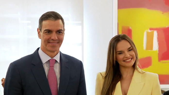 SÁNCHEZ RECIBE A MELODY, ¿Y ESTO?