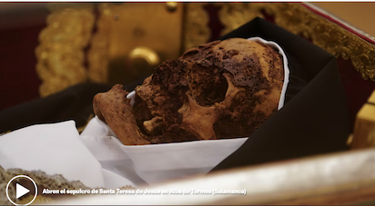 EXHIBEN EL CUERPO DE SANTA TERESA Y ¿POR QUÉ?