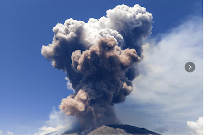 EL ETNA ERUPCIONA