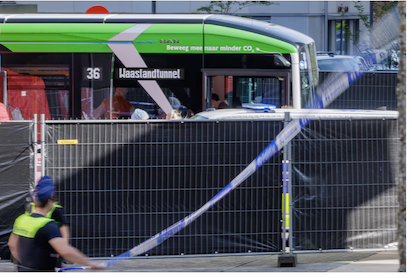 LA VIOLENCIA SE CONTAGIA: CUCHILLO EN UN AUTOBUS DE AMBERES