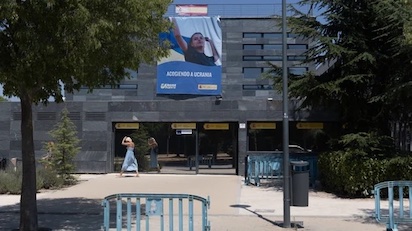 POZUELO DE ALARCON CIERRA CENTRO DE INMIGRANTES… ESTÁN PARA AYUDAR ¿EH?