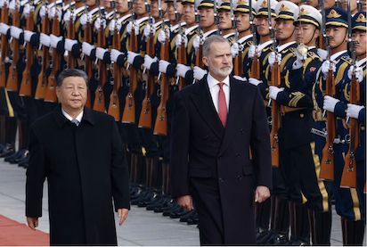 EL REY PASANDO REVISTA CON XI JINPING