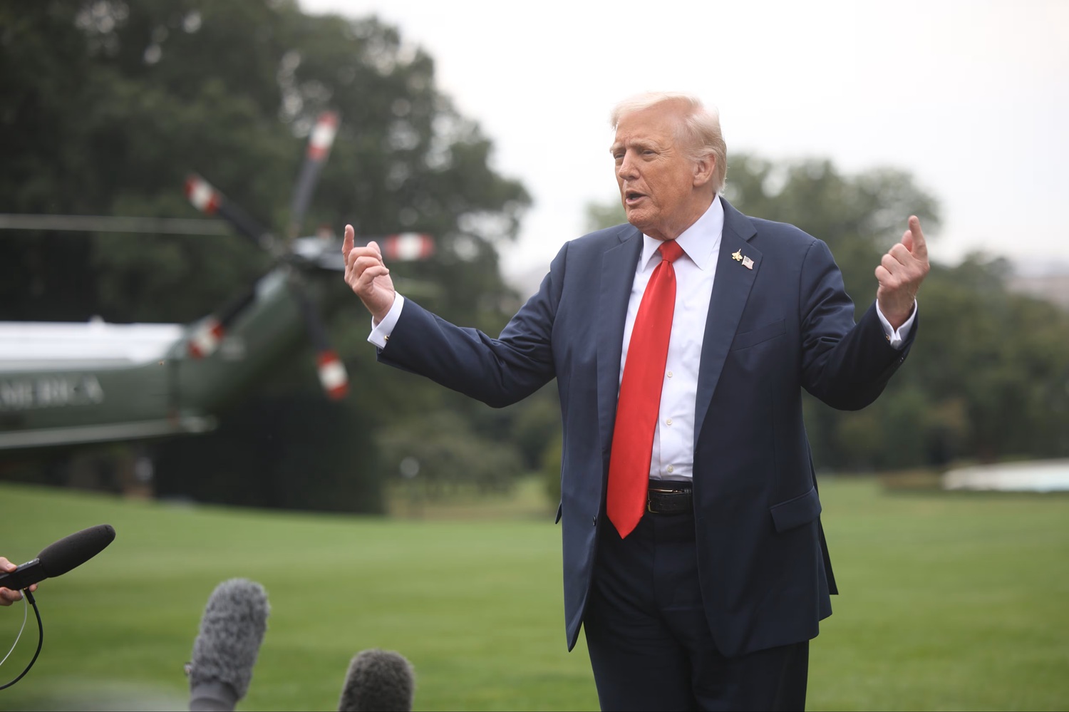 GUERRA EN GAZA: COMPÁS DE ESPERA. TRUMP, SATISFECHO PERO EXIGE RAPIDEZ A HAMAS