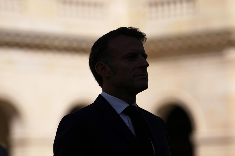 FRANCIA: PRESIÓN A MACRON PARA QUE DIMITA CON TODAS SUS CONSECUENCIAS