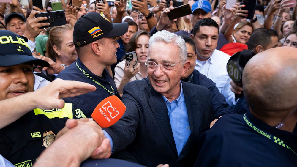 URIBE, ABSUELTO DE TODOS LOS CARGOS