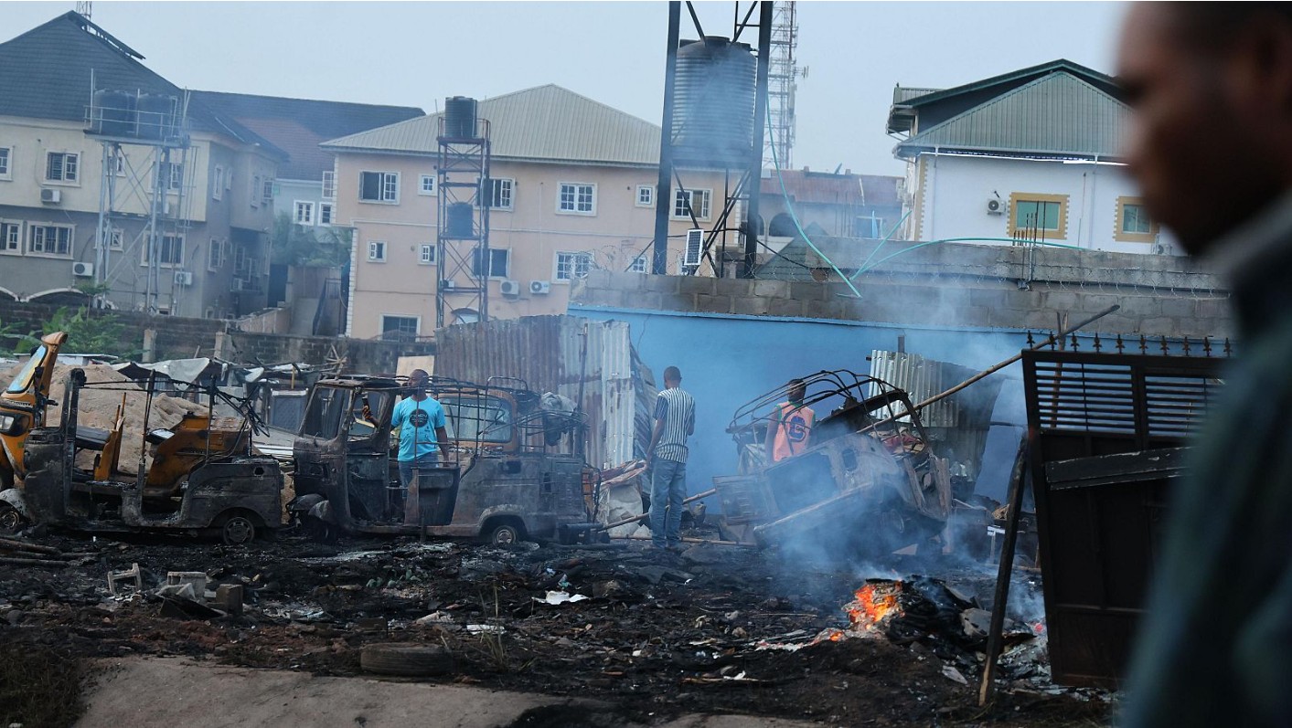 NIGERIA: TRAGEDIA TRAS LA EXPLOSIÓN DE UN CAMIÓN CISTERNA