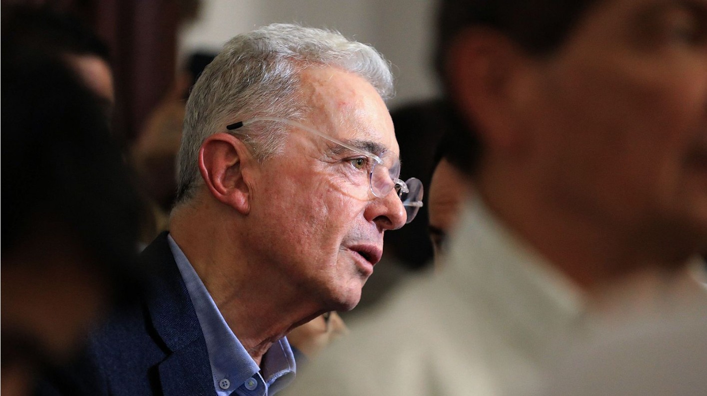 URIBE: REVOCADA LA SENTENCIA Y… ¡PELILLOS A LA MAR!