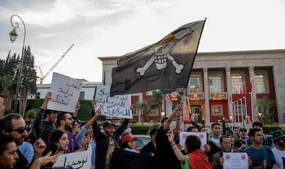 CEDE EL REY DE MARRUECOS… PERO CON EL MAZO DANDO