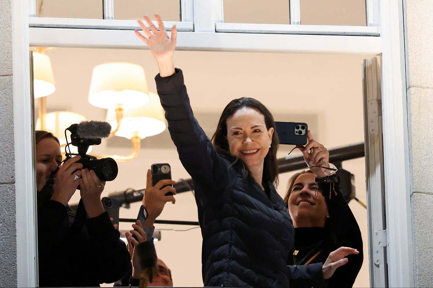 NOBEL DE LA PAZ: CORINA MACHADO LLEGÓ TARDE DEBIDO AL MAL TIEMPO