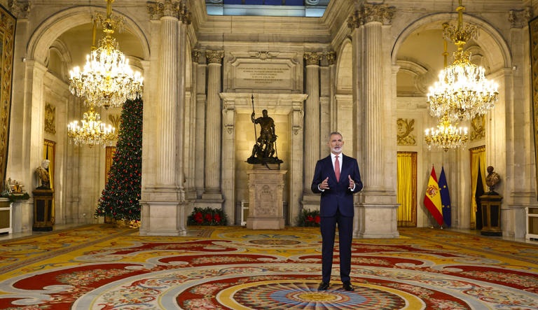 SEÑOR REY: LOS ESPAÑOLES HEMOS APROBADO, A PESAR DE USTED Y DE LOS POLÍTICOS